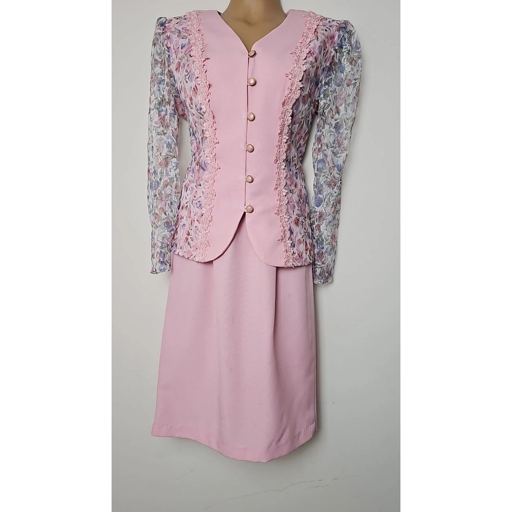 Elegant Pink Two-Piece Skirt Set with Lace Trim - Picture 2 of 12
